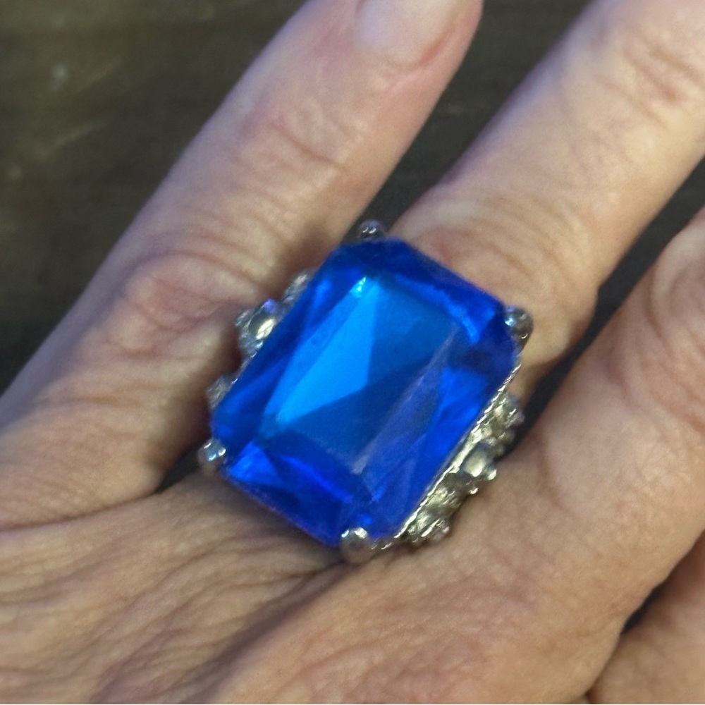 Vintage large blue gemstone cocktail ring - Picture 6 of 8